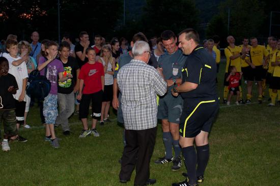 remise de médailles aux 3 arbitres