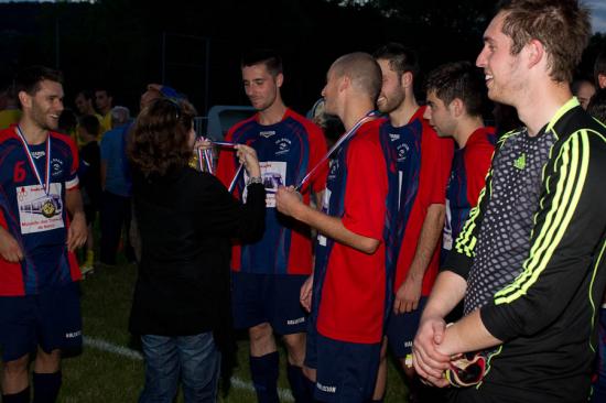 remise des médailles aux joueurs du FCRF2M, vainqueurs