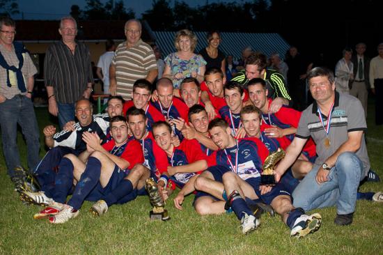 la joie des joueurs vainqueurs et de leurs entraîneurs !!!