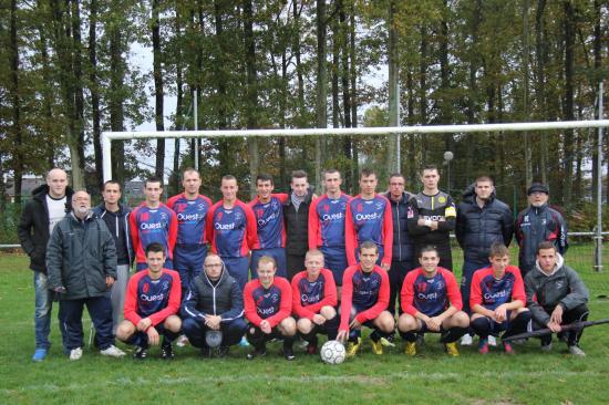 Victime d'un empêchement de dernière minute, ce footballeur a envoyé son  frère se marier à